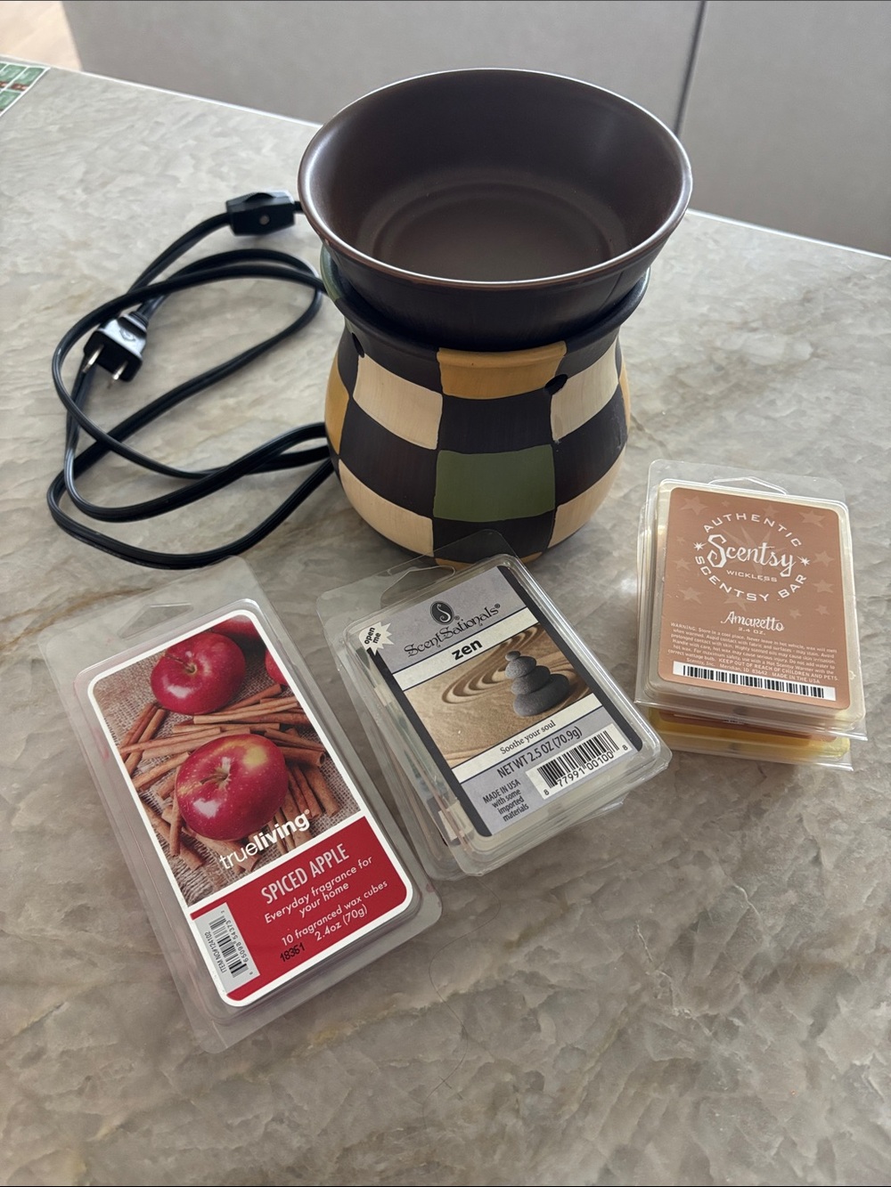 Vintage Checkerboard Electric Wax Warmer with lots of wax melts